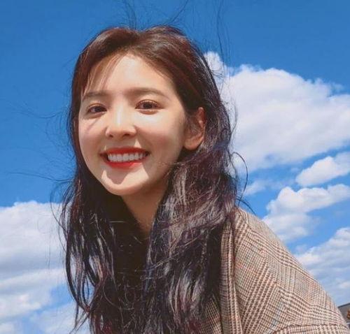 明星图片章若楠,青春洋溢的影视新星