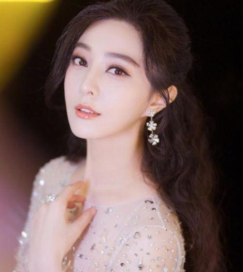 哪些明星真人好看,盘点那些令人惊艳的明星自然美